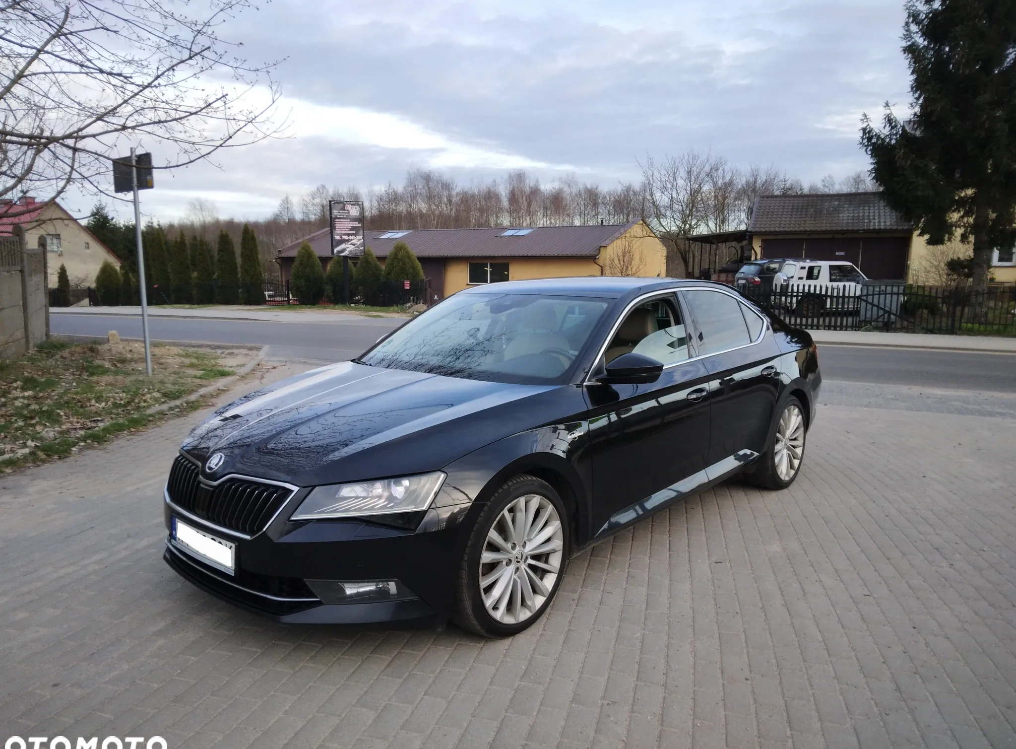 Skoda Superb cena 66900 przebieg: 330000, rok produkcji 2017 z Brzeziny małe 379